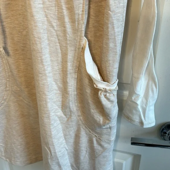 Bcbgeneration hooded sweater dress no holes no rips from non-smoking home - Picture 2 of 9